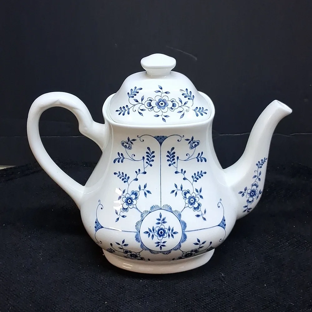 Churchill China. pair finlandia